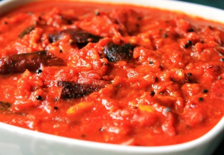 Two types of tomato chutneys