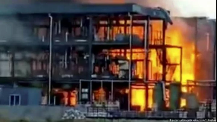 PAKच्या कराचीमध्ये एका इमारतीत मोठा स्फोट, 3 ठार आणि 15 जखमी