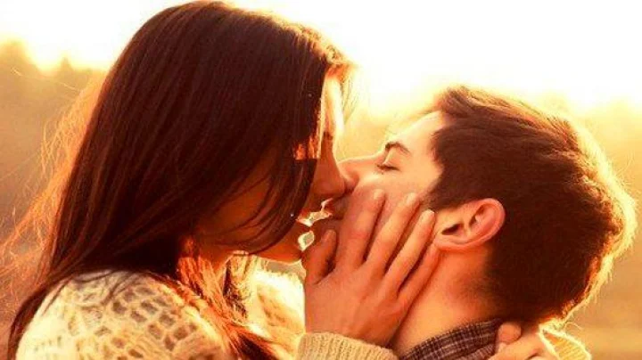 पार्टनरला Kiss करा आणि बिपी कंट्रोलमध्ये ठेवा