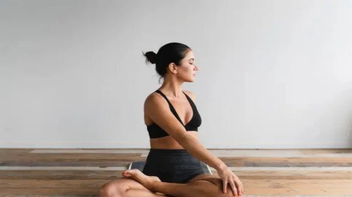 योग करण्यापूर्वी माहीत असावे हे 7 नियम नाही तर होऊ शकतं नुकसान