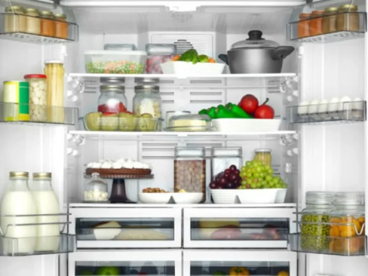 How to Clean a Refrigerator Both Inside and Out