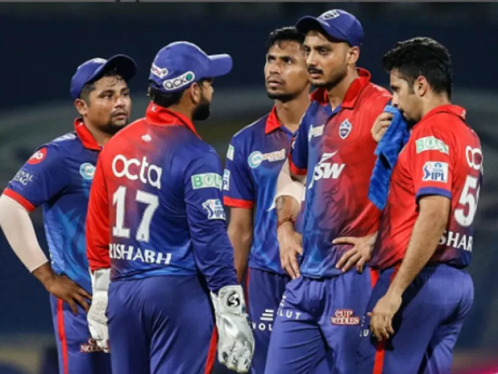 DC vs RR: Action against Delhi players for arguing with umpiresDC vs RR: पंचांशी भांडण केल्याबद्दल दिल्लीच्या खेळाडूंवर कारवाई