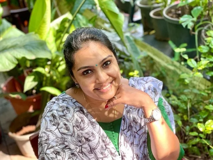 ദിവ്യ എം നായര്‍