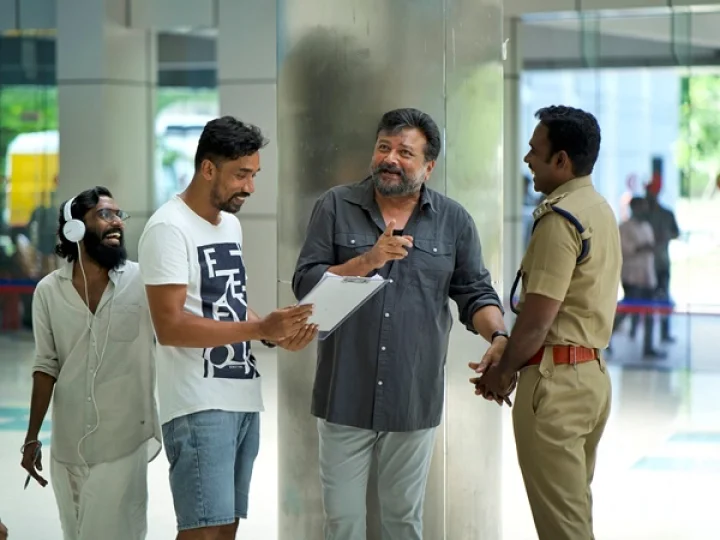 Abraham Ozler Review: അയാളുടെ വരവില്‍ തിയറ്റര്‍ പൂരപ്പറമ്പായി, ജയറാമും തിരിച്ചെത്തിയിരിക്കുന്നു ! രണ്ടാം ഭാഗത്തിനുള്ള സാധ്യത തുറന്നിട്ടു ഓസ്‌ലര്‍