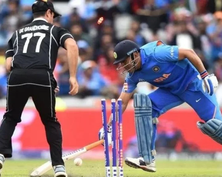 Dhoni Runout