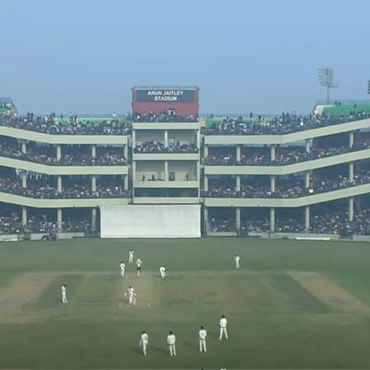 Delhi vs Railways, Ranji Trophy Match: രഞ്ജി കളിക്കാന്‍ കോലി ഇറങ്ങി, ആവേശക്കടലായി അരുണ്‍ ജയ്റ്റ്‌ലി സ്റ്റേഡിയം; സ്‌കോര്‍ കാര്‍ഡ് നോക്കാം