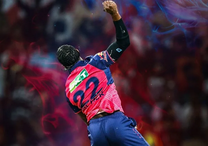 Jofra Archer bowling