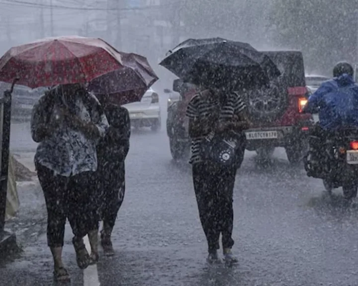 Kerala Weather News, Kerala Weather June 26 Live Updates, June 26 Kerala Weather Alerts, Weather Alerts Kerala, Weather Holidays, Kerala Holidays, കാലാവസ്ഥ മുന്നറിയിപ്പ്, മഴ, കേരളത്തില്‍ ശക്തമായ മഴ, കേരള വെതര്‍, ഇന്നത്തെ കാലാവസ്ഥ വാര്‍ത്തകള്‍