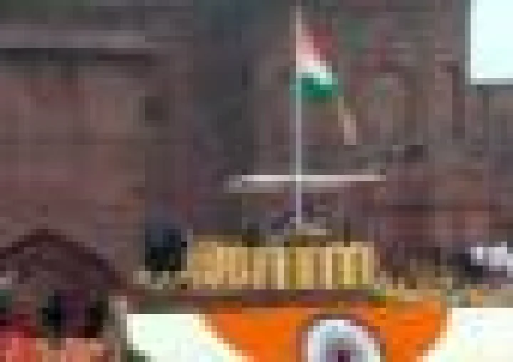 ഇന്ത്യ 80ാം സ്വാതന്ത്ര്യദിനത്തിന് തുടക്കം കുറിച്ചു; പ്രധാനമന്ത്രി മോദി ചെങ്കോട്ടയില്‍ നിന്ന് രാഷ്ട്രത്തെ അഭിസംബോധന ചെയ്യും