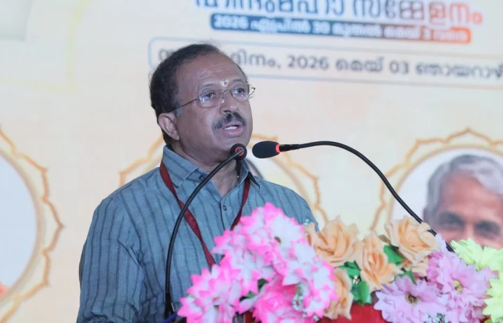ആദിവാസി വിദ്യാര്‍ത്ഥികള്‍ക്ക് ചോക്ലേറ്റ് വിതരണം ചെയ്ത സംഭവം; ബിജെപി എംഎല്‍എ വി മുരളീധരനെതിരെ വിമര്‍ശനം