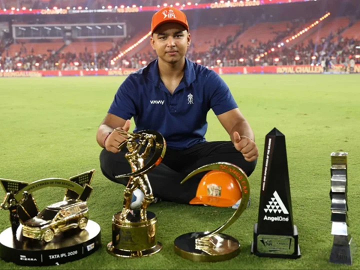 Vaibhav Sooryavanshi: 'തൂക്കി ചുവന്ന കരങ്ങളോടെ'; ഐപിഎൽ തൂത്തുവാരി വൈഭവ്