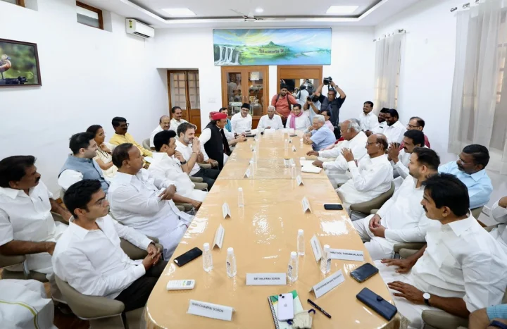 കോണ്‍ഗ്രസിനോട് അരിശം, ഡിഎംകെ പങ്കെടുക്കില്ല,ഡീല്‍ ആരോപണത്തില്‍ സിപിഎമ്മും ഇടഞ്ഞു, ഇന്ത്യ സഖ്യത്തിന്റെ നിര്‍ണായക യോഗം ഇന്ന്
