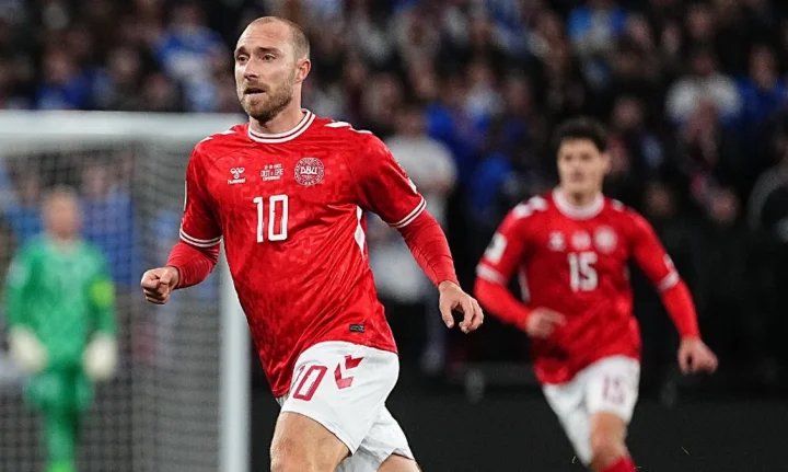 Christian Eriksen : 'ഫുട്ബോളല്ല എല്ലാം', യൂറോകപ്പിലെ ദുരന്തം ആവർത്തിച്ച് ക്രിസ്റ്റ്യൻ എറിക്സൺ, മൈതാനത്ത് കുഴഞ്ഞുവീണു, ഡെന്മാർക്ക്- യുക്രെയ്ൻ മത്സരം നിർത്തിവെച്ചു