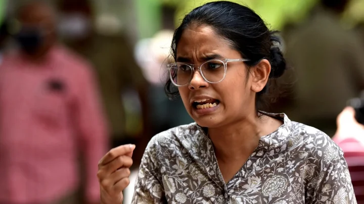 ഐഷി ഘോഷിനെതിരായ ജാമ്യമില്ലാ അറസ്റ്റ് വാറന്റുകള്‍ റദ്ദാക്കി, പഴയ കേസില്‍ പിഴയടച്ചു