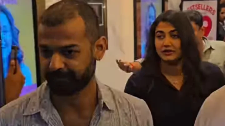 അനിയത്തിയുടെ അരങ്ങേറ്റ സിനിമ കാണാൻ ഓടിയെത്തി പ്രണവ് (വീഡിയോ)