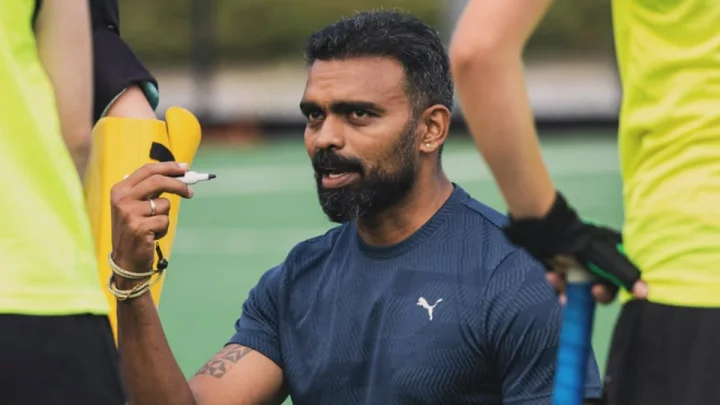 ലോകകപ്പിന് തൊട്ടുമുൻപ് പരിശീലകന് അവധി നൽകി, ആർക്കെങ്കിലും ഇന്ത്യ ജയിച്ചുകാണണമെന്നുണ്ടോ?