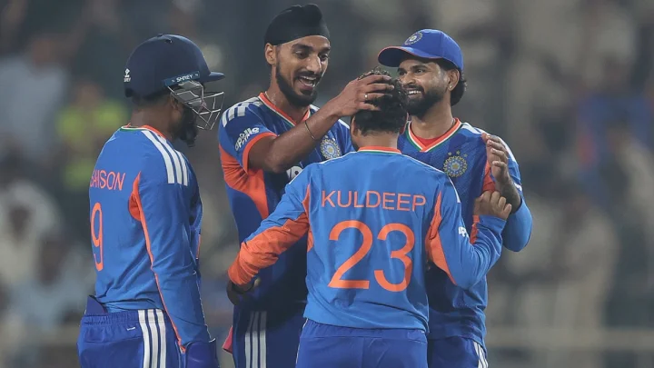 India vs West Indies, 2nd T20I: 'ഇതൊക്കെ ചെറുത്'; ഇന്ത്യൻ ബൗളർമാരെ പഞ്ഞിക്കിട്ട് വെസ്റ്റ് ഇൻഡീസ്