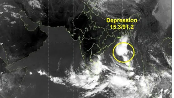 വരുന്നു ചുഴലിക്കാറ്റ്, ന്യൂനമർദ്ദത്തിന്റെ സ്വാധീനം; കേരളത്തിൽ നാലിടത്ത് ഓറഞ്ച് അലർട്ട്, എട്ട് ജില്ലകളിൽ യെല്ലോ