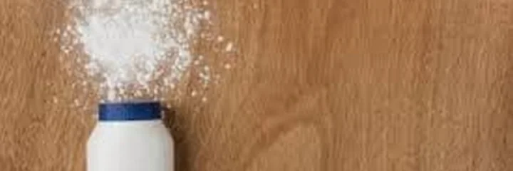 Talcum powder is used not only for color brightening but also in these works टॅल्कम पावडरचा वापर केवळ रंग उजळण्यासाठीच नाही तर या कामांमध्ये देखील होतो Marathi Beauty Tips  Sakhi Marathi Lifestyle Marathi  In Webdunia Marathi