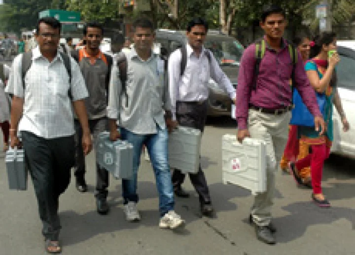 मतदानाच्या दिवशी सार्वजनिक सुटी जाहीर