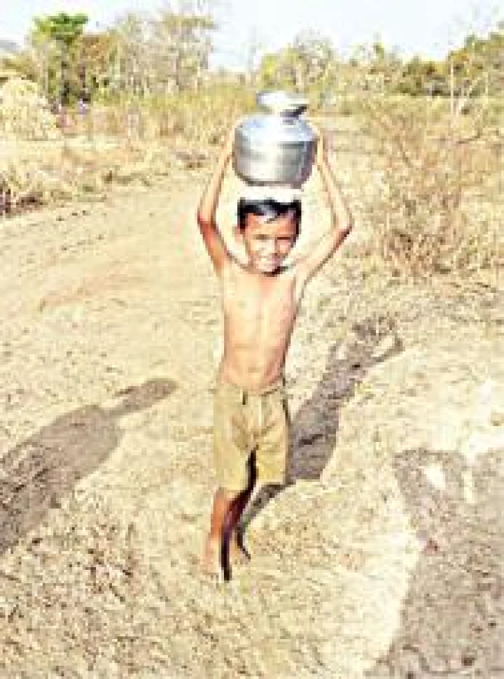 लातूरसाठी शिवराज पाटील चाकूरकर यांची आर्थिक मदत