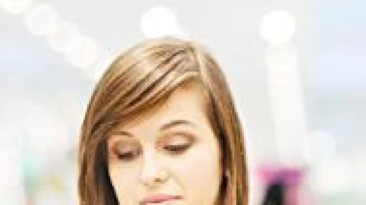 पुरुषांपेक्षा महिलांना स्मार्ट फोनचे जास्त‘वेड’