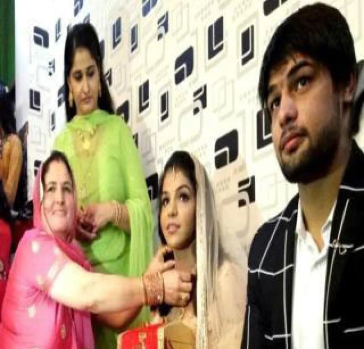 Rio medallist Sakshi Malik gets engaged