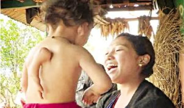 नेपाळ पाठीवर तिसरा हात