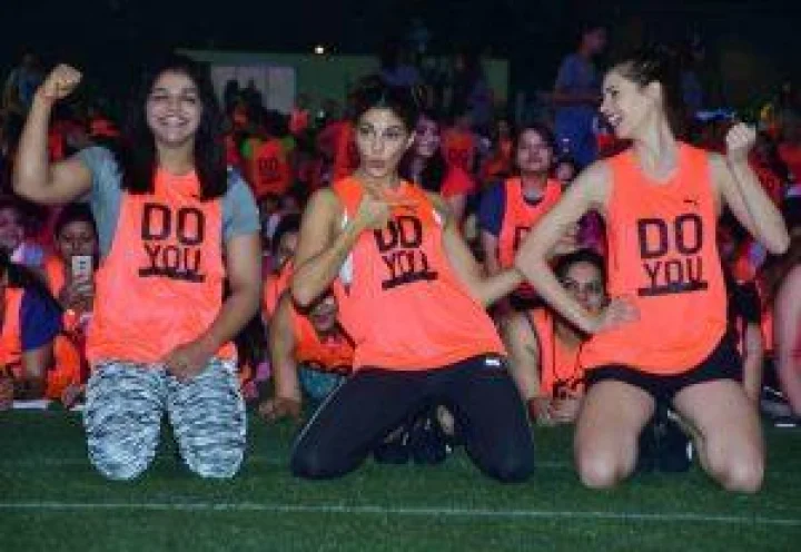 1600 अभिनेत्री विश्वविक्रम