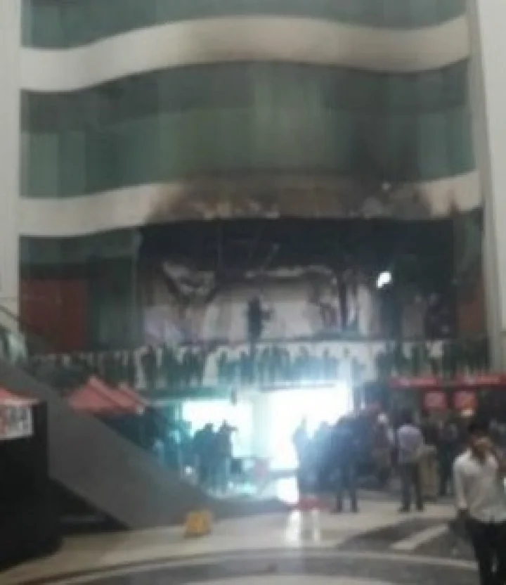 fire-at-hotel-dhoni-escapes