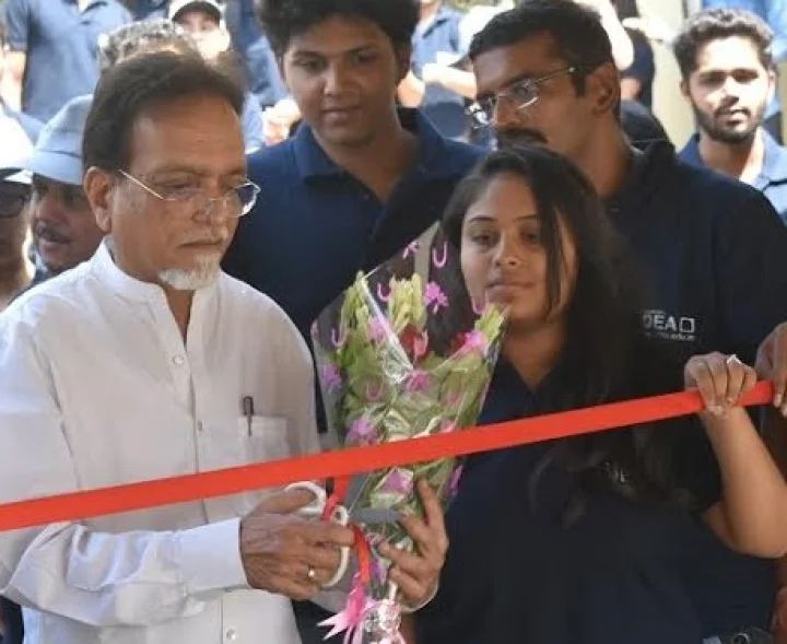 idia collage varshik pradarshan