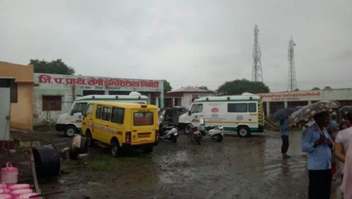 three-students-die-as-school-collapse-in-ahemdnagar