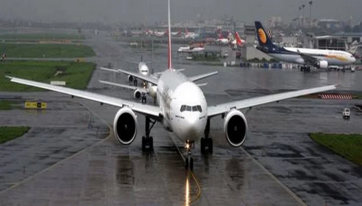 2 kg gold seized at Mumbai airport