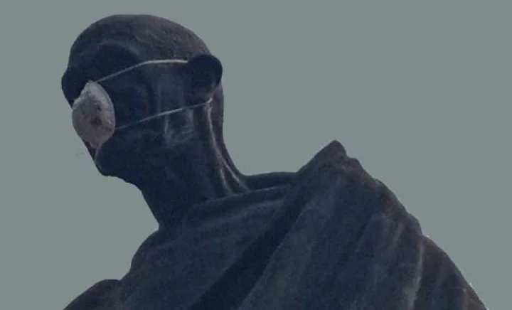 due-to-the-pollution-mask-on-the-statue-of-mahatama-gandhi-in-delhi-kapil-mishra