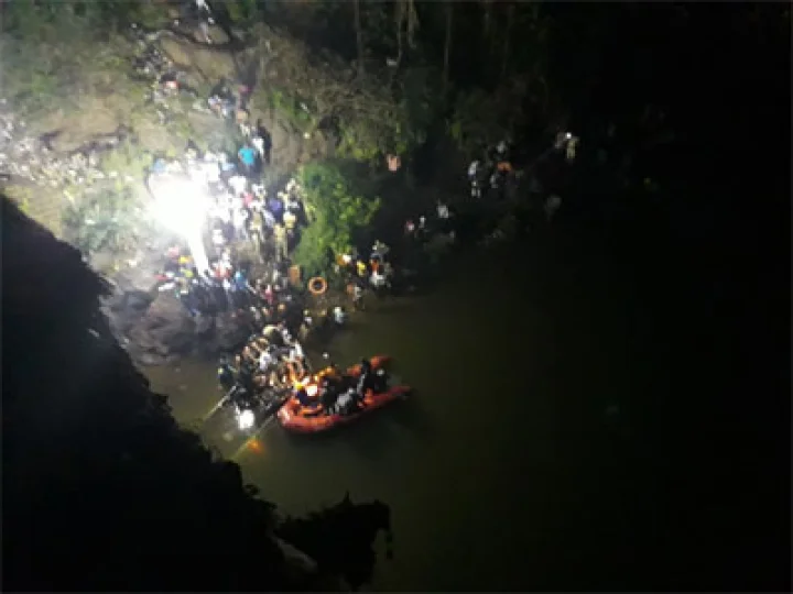 kolhapur/the-bus-fell-into-the-river