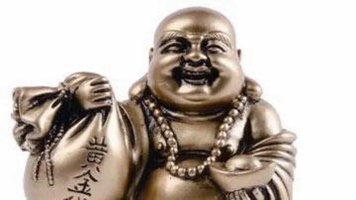 6 प्रकारचे असतात लाफिंग बुद्धा, जशी मनोकामना त्याप्रमाणे ठेवा मूर्ती