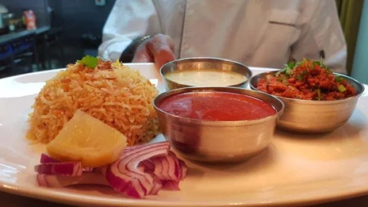 Kolhapuri tambda rassa