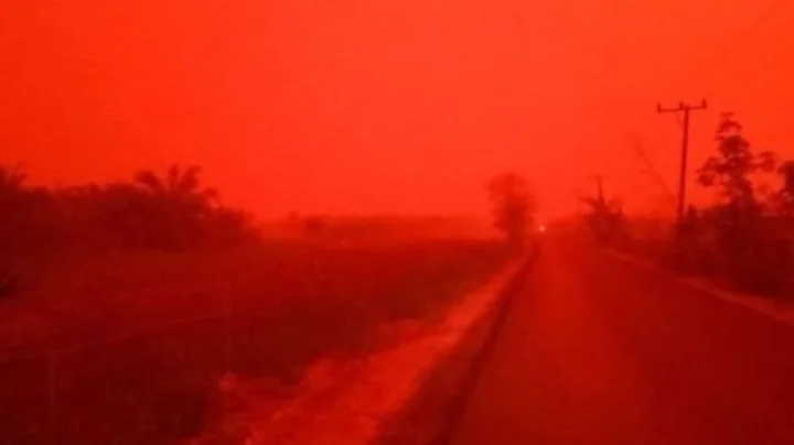 sky suddenly turn red in Indonesia