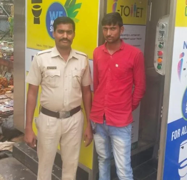 policeman-rescued-youth-who-were-trapped-toilet