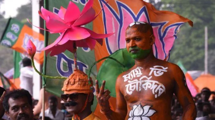 'कुठलंही बटण दाबा, मत कमळालाच'