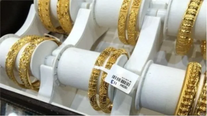 Robbery at Sakshi Jewelers in Nalasopara