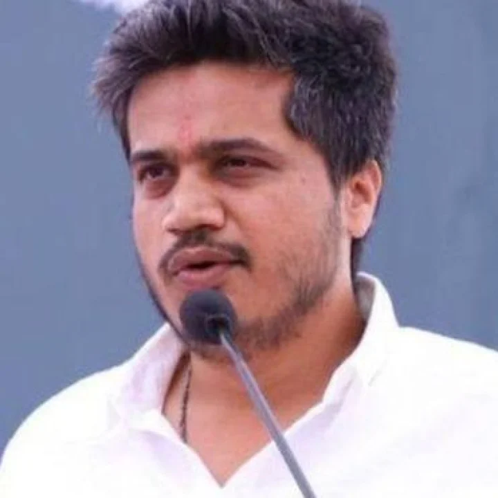 राज्याचे उपमुख्यमंत्री ऊर्जामंत्री  देवेंद्र फडणवीस बोलत असताना सभागृहातील बत्तीगुल; रोहित पवार म्हणाले…