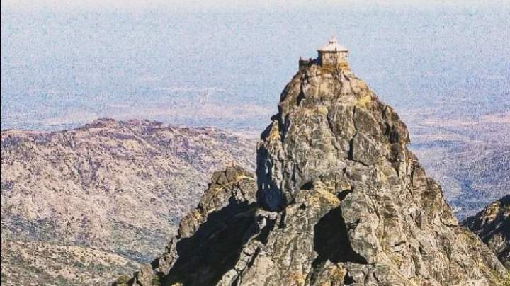 श्रीक्षेत्र गिरनारपर्वत गुरुदेव दत्तप्रभूंचे निवासस्थान