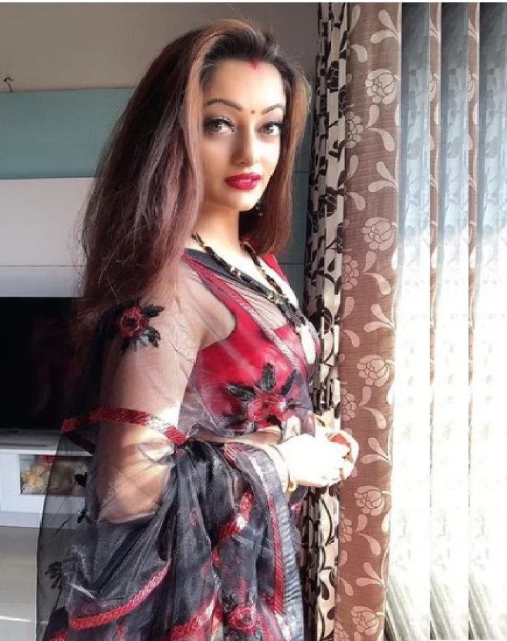 Manasi Naik hits back at a troll who called her.. worker