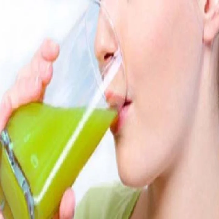 उन्हाळ्यात रिकाम्या पोटी गिलॉय ज्यूस पिण्याचे 7 आश्चर्यकारक फायदे