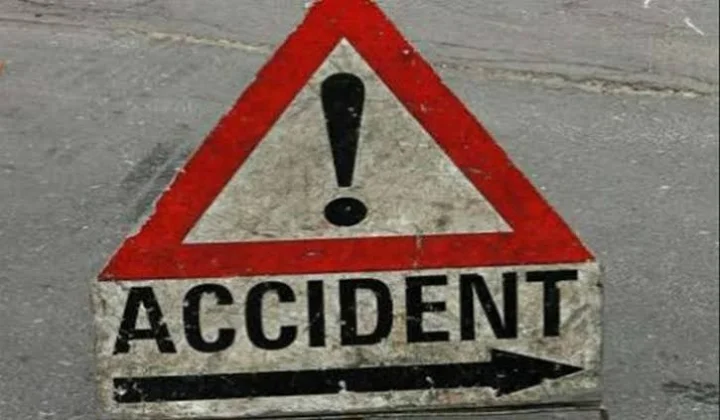 Three killed in car crash Maharashtra news Regional News In Marathi Webdunia Marathi