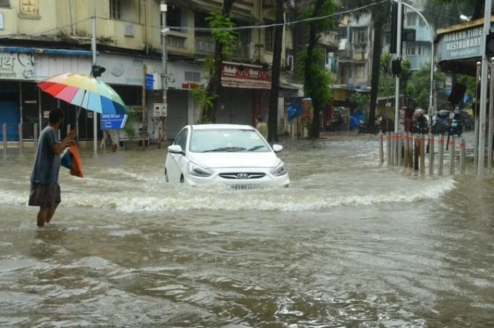 Mumbai rains: Knee-deep water on roads and railways in Mumbai due to torrential rains