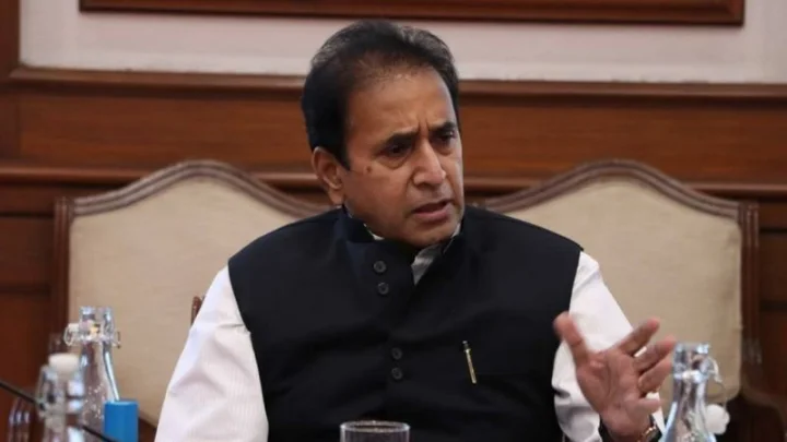 Deshmukh threatens to kill my family - Sachin Waze देशमुख यांनी माझ्या कुटुंबीयांना मारण्याची धमकी दिली- सचिन वाझेMarathi Regional News In Webdunia Marathi