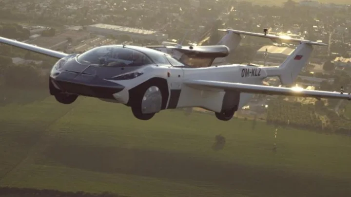 जगातील प्रथम फ्लाइंग रेसिंग कारने इतिहास रचला, एका शहरातून दुसर्‍या शहरात उड्डाण केले