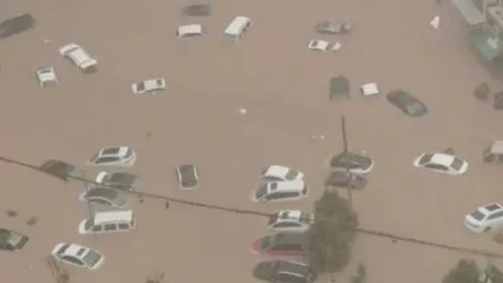 CHINA FLOODS: चीनमध्ये 1000 वर्षानंतर इतका जोरदार पाऊस आणि पूर आल्यानंतर लाखो लोक प्रभावित झाले